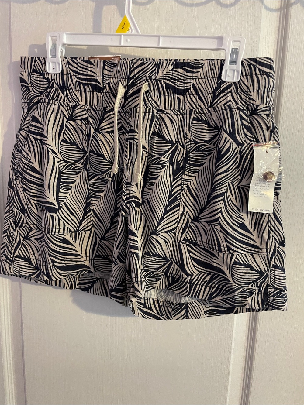 NWT Denver Hayes High Rise Linen Blend  Bermuda Shorts - Size Medium